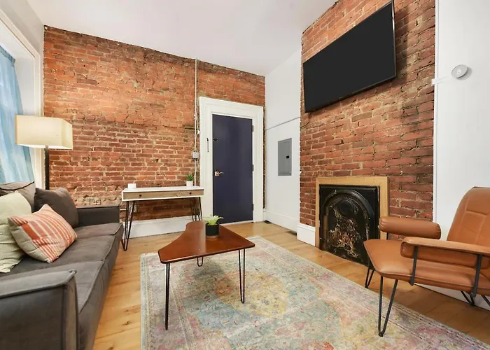 Beautiful Brick Space Minutes To Everything!