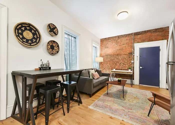 Beautiful Brick Space Minutes To Everything! Pittsburgh