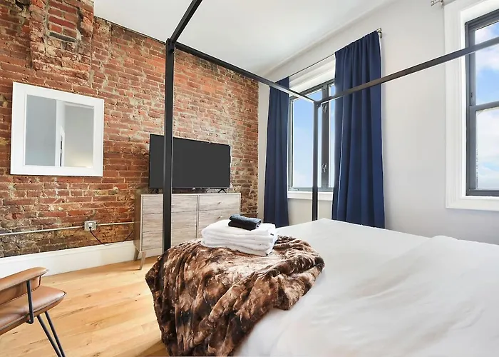 Apartment Beautiful Brick Space Minutes To Everything! *