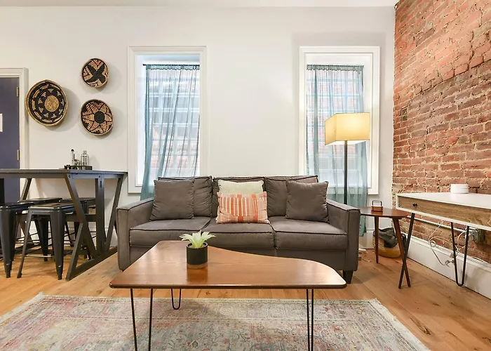 Beautiful Brick Space Minutes To Everything! Apartment *